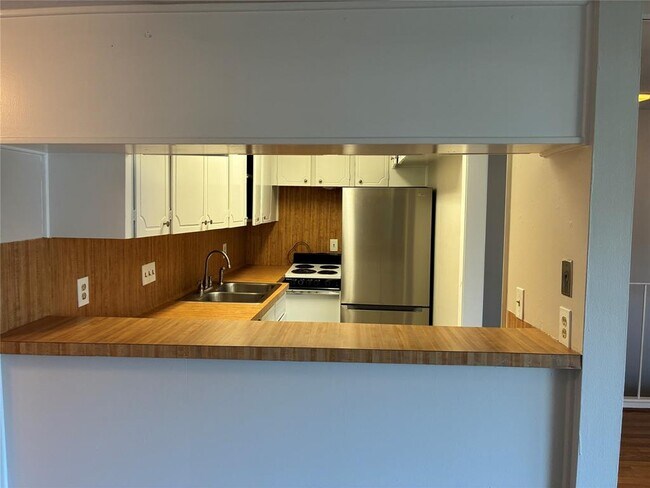 Building Photo - 3400 Timmons Ln