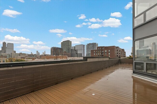 Building Photo - 222 S Racine Ave