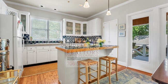 Building Photo - 1531 Wells Dr