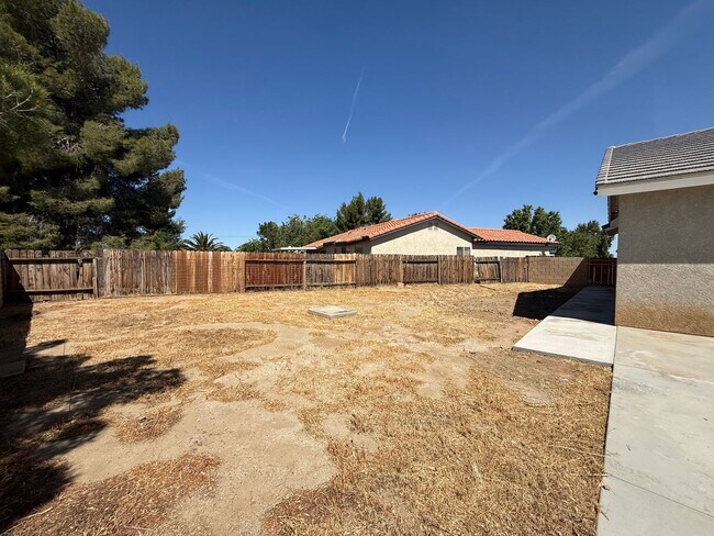 Building Photo - Lancaster Remodeled 3 bedroom - Available Now!