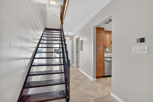 Building Photo - 243 NW 45th Ave