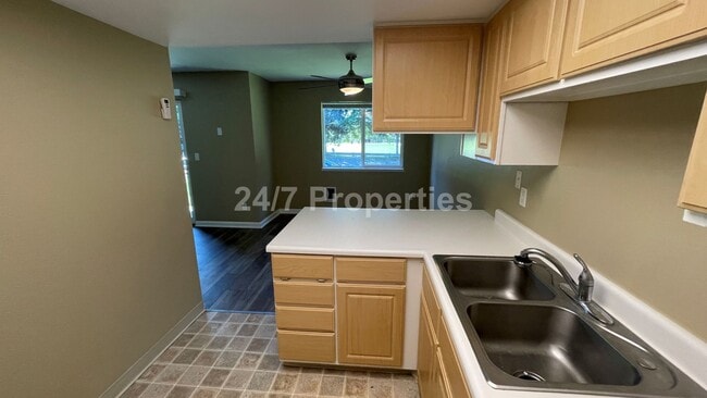 Building Photo - Beautiful 2 BD | 2 BA Condo w/ Amenities- ...