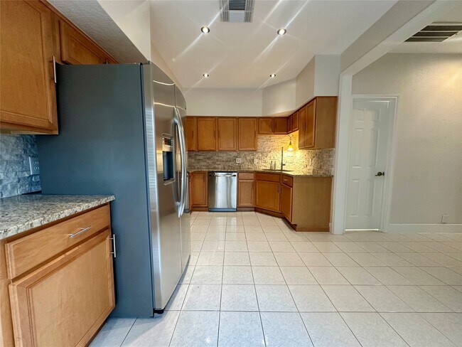 Building Photo - 2486 Bering Dr