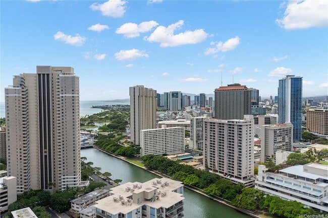 Building Photo - 400 Hobron Ln