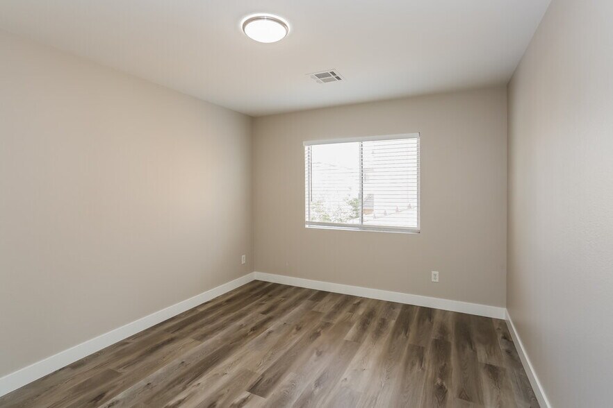 Building Photo - 932 Maple Pines Ave