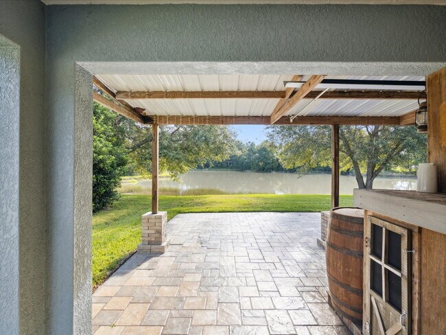 Building Photo - "Charming 3-Bed, 3-Bath Haven with 1810 Sq...