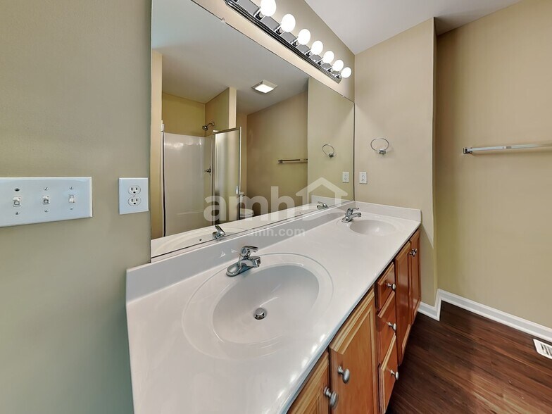 Building Photo - 14 Bluestem Ct