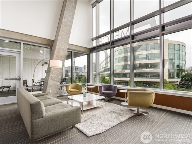 Building Photo - 501 Roy St