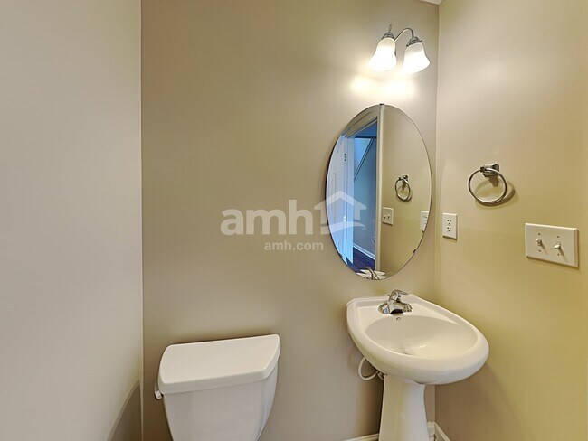 Building Photo - 5323 Kim St SW