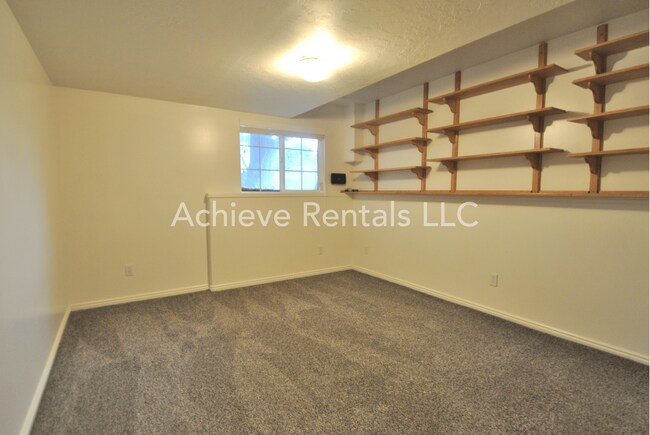 Building Photo - 587 N 1775 W