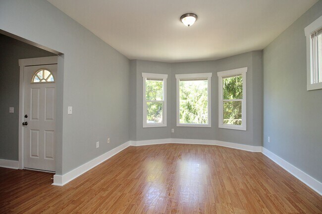 Building Photo - 4030-4030 NE Garfield Ave.