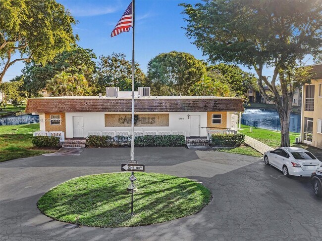 Building Photo - 5130 SW 40th Ave