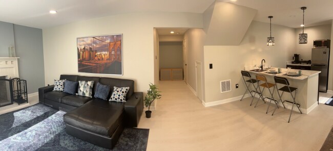 Building Photo - 1 Lakinhurst Ln