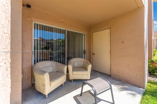 Building Photo - 10630 SW 157th Ct