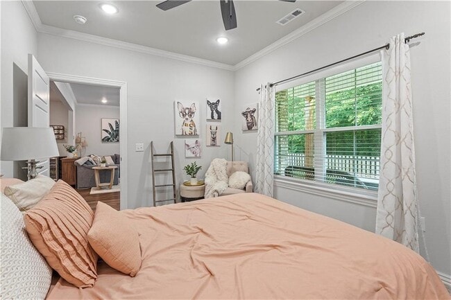 Building Photo - 4407 SW Bison St