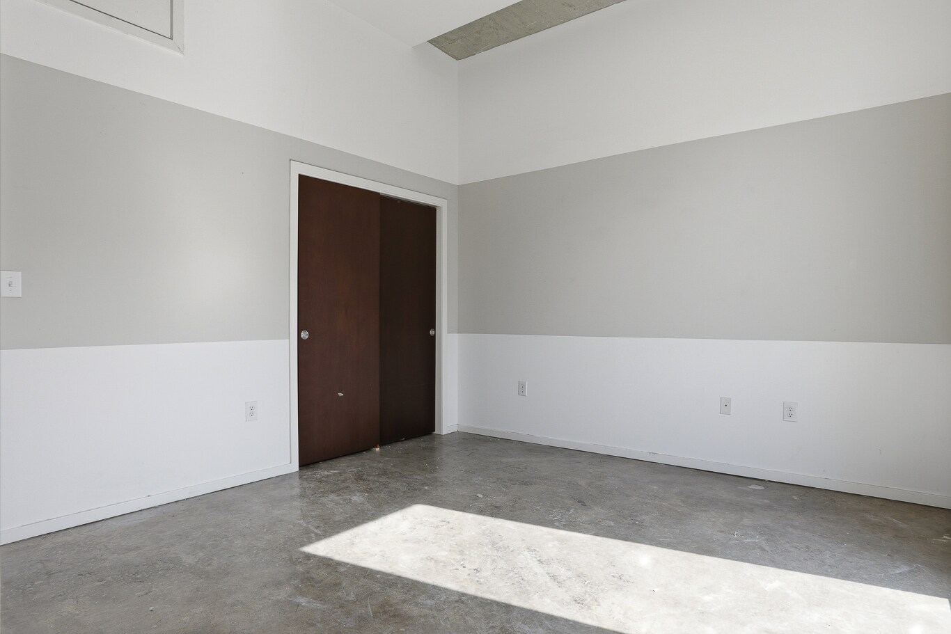 Building Photo - 112 E Clay St
