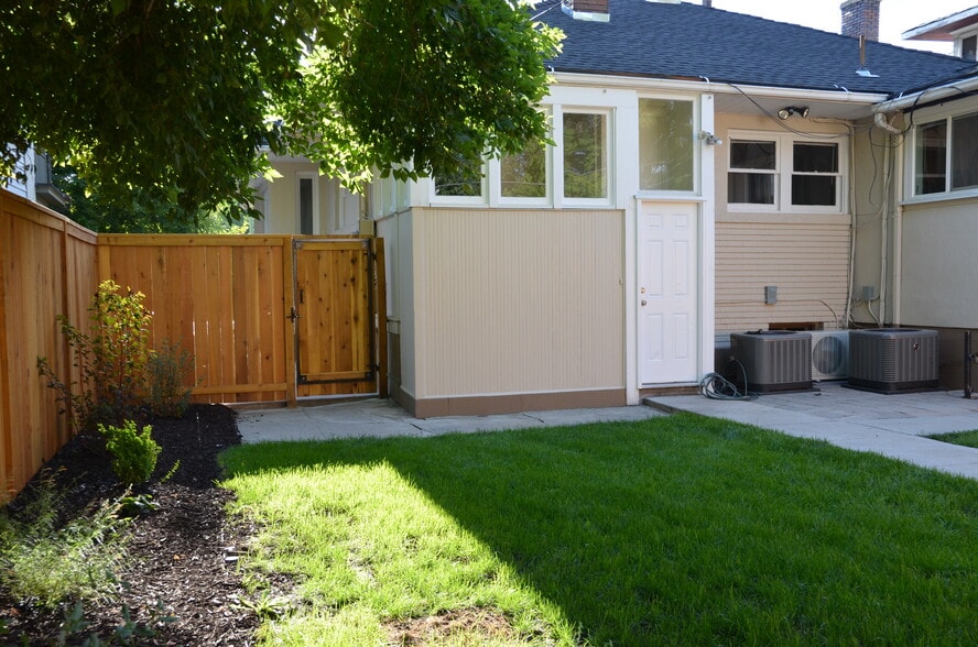 Building Photo - 807 S 500 E
