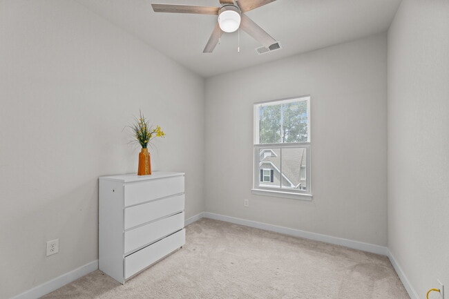 Building Photo - 1732 Defiance Dr