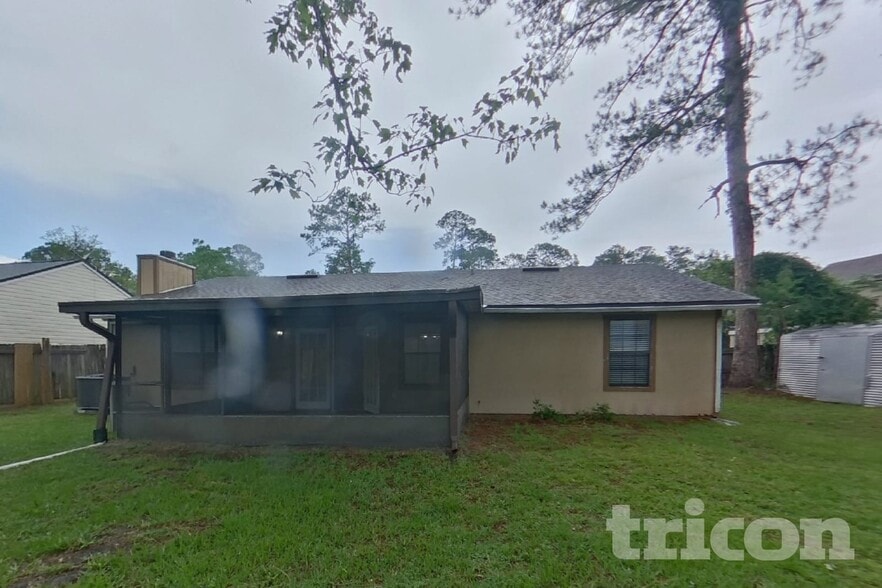Building Photo - 4324 Queensway Dr