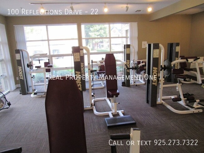 Building Photo - 100 Reflections Dr