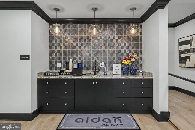 Building Photo - 701 N Henry St