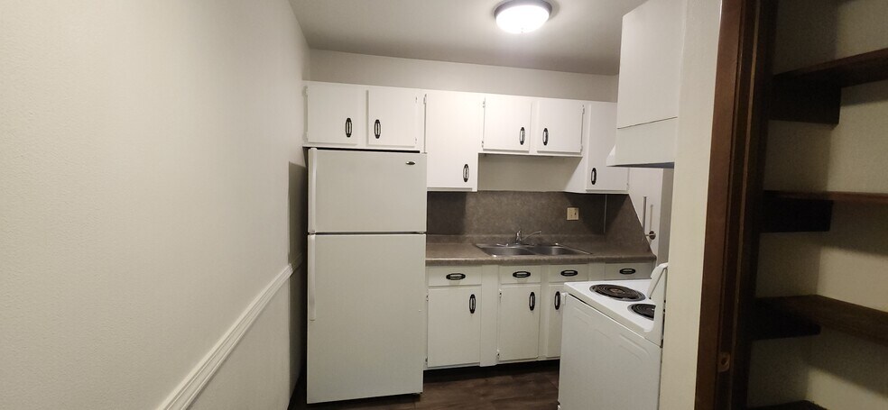 Building Photo - 625 9th St N