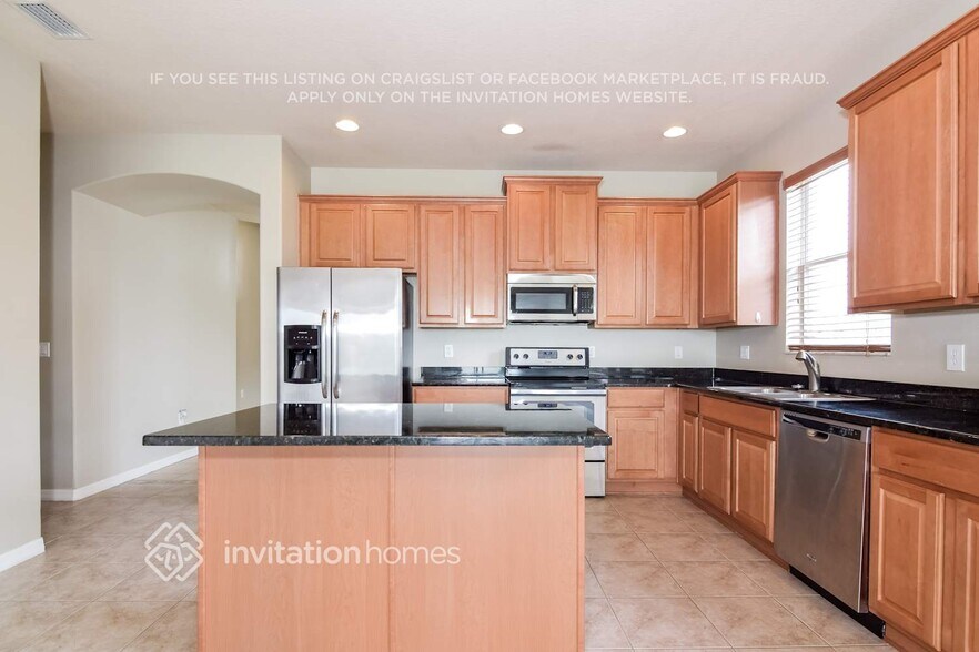 Building Photo - 5643 Aral Dr