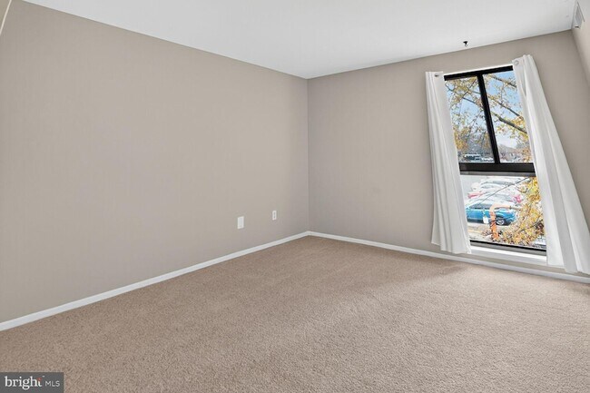 Building Photo - 2063 Royal Fern Ct