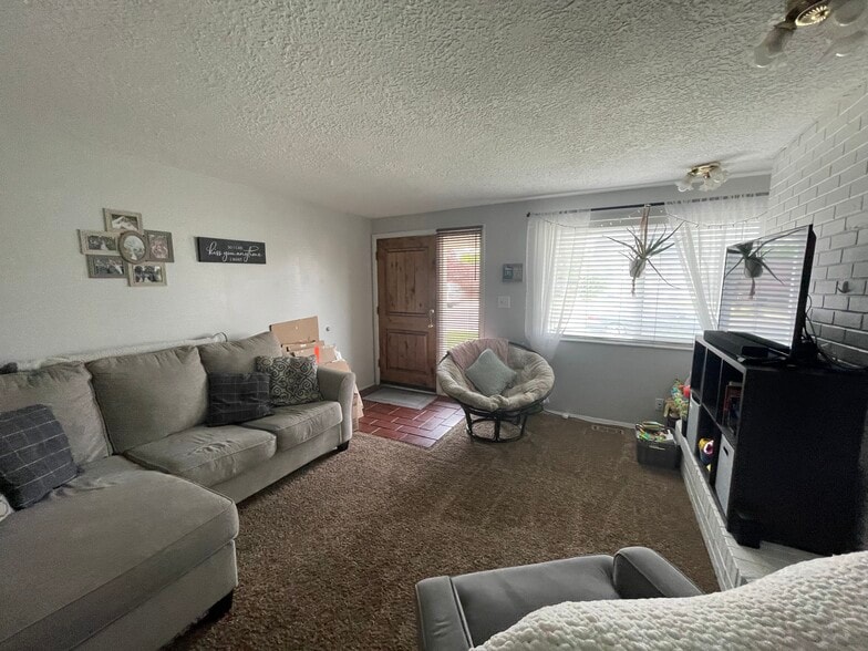 Living room - 1766 N 550 W