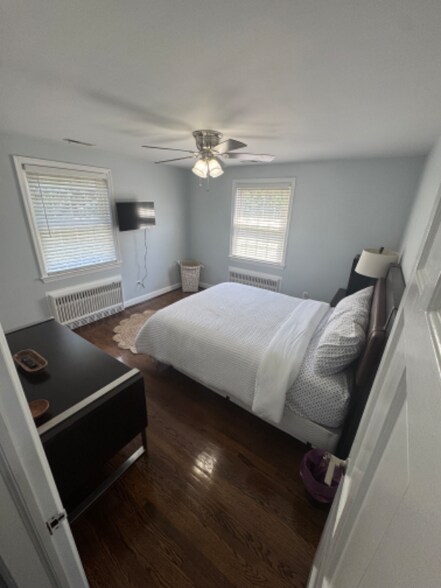 Building Photo - 2419 Chesterfield Ave