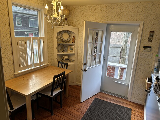 Breakfast Nook - 8 Cedar Valley Ln