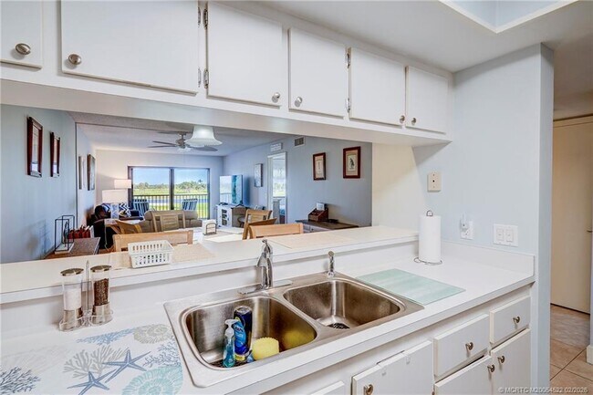 Building Photo - 40 NE Plantation Rd