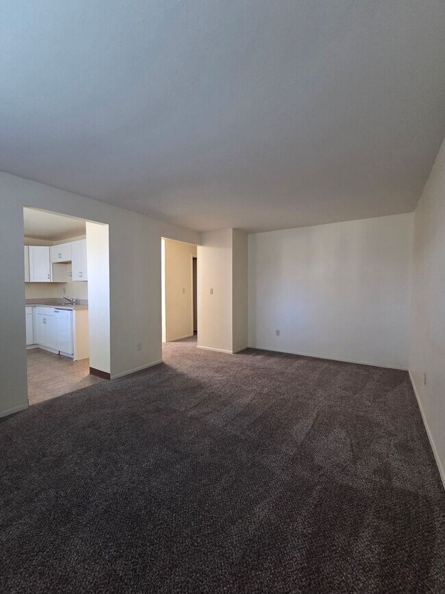 Building Photo - 6632 Dublin Loop W