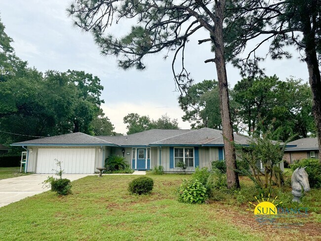 Building Photo - Stunning 3 Bedroom Home in Shalimar with In-ground Pool!