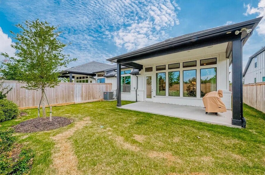 Building Photo - 15306 Spanish Ranchos Way