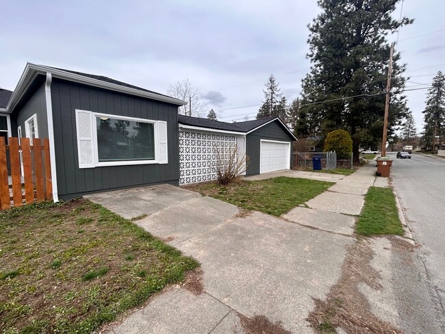 Building Photo - 1333 E 41st Ave