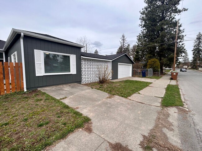 Building Photo - Beautiful 3 Bed, 2 Bath House Near Manito Park on South Hill!
