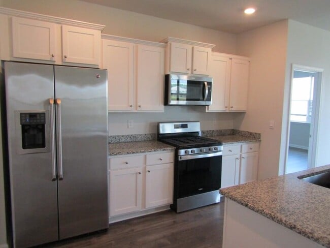 Building Photo - 2165 Ainsley Dr