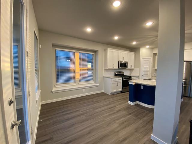 Building Photo - 2410 San Marcos Dr