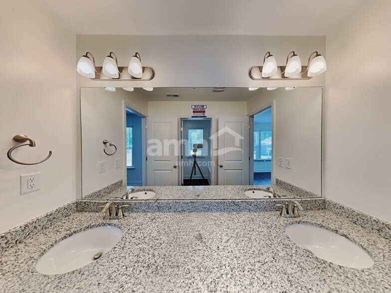 Building Photo - 334 Golucke Way