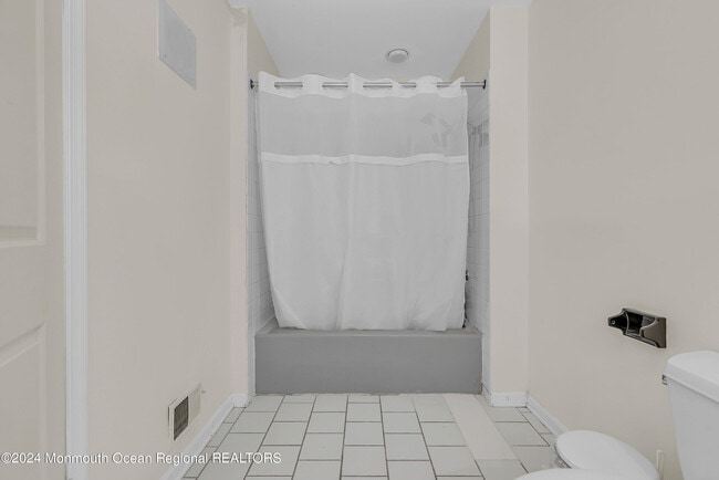 Building Photo - 7 Decamp Ct