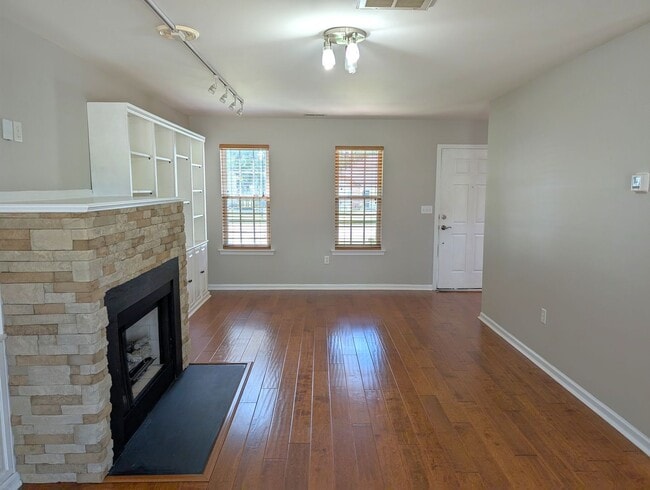 Building Photo - 9935 Redbud Tree Ct