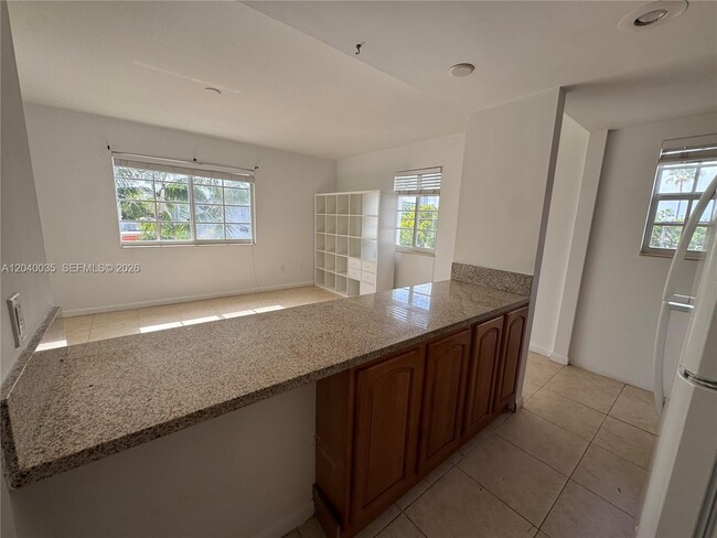Building Photo - 7130 Rue Versailles Dr
