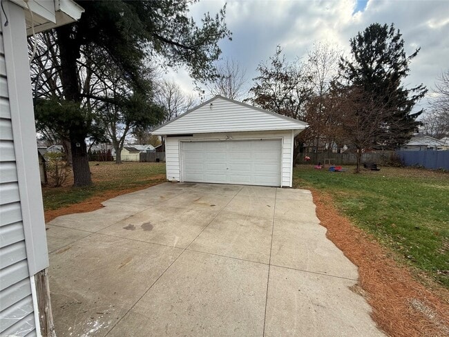 Building Photo - 1139 W 36th St