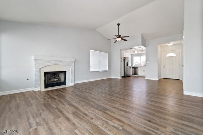 Building Photo - 1620 Desert Ridge Ave