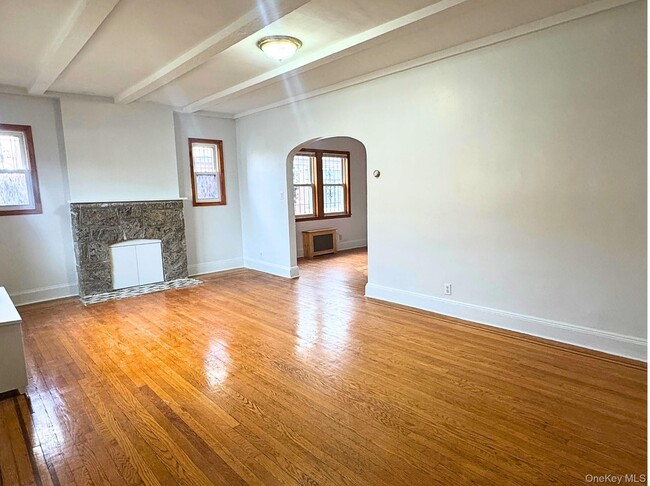 Building Photo - 62-63-63 Ellwell Crescent