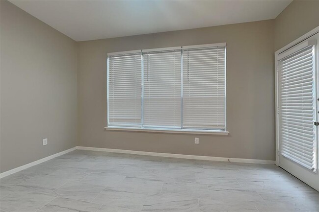 Building Photo - 7102 Blanco Pines Dr