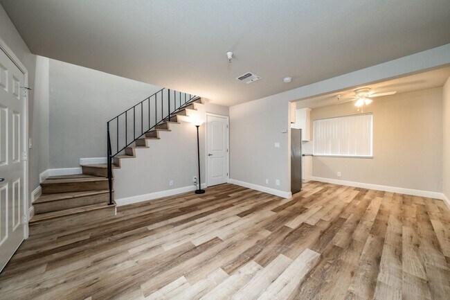 Building Photo - Recently Renovated 2 Bedroom 1 Bath, Two-L...