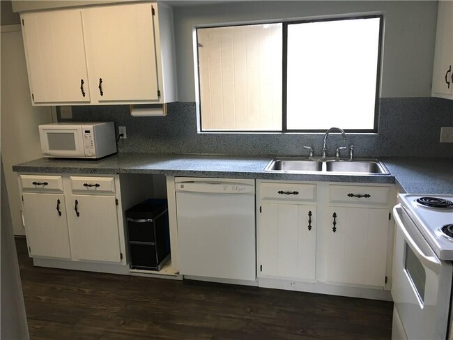 Building Photo - 1703 Timberwood Dr