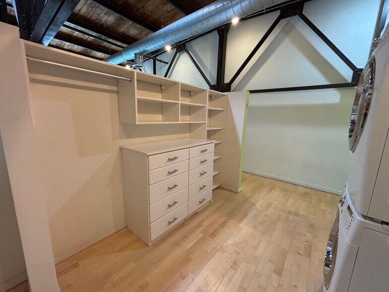 Building Photo - 1001 E 17th St